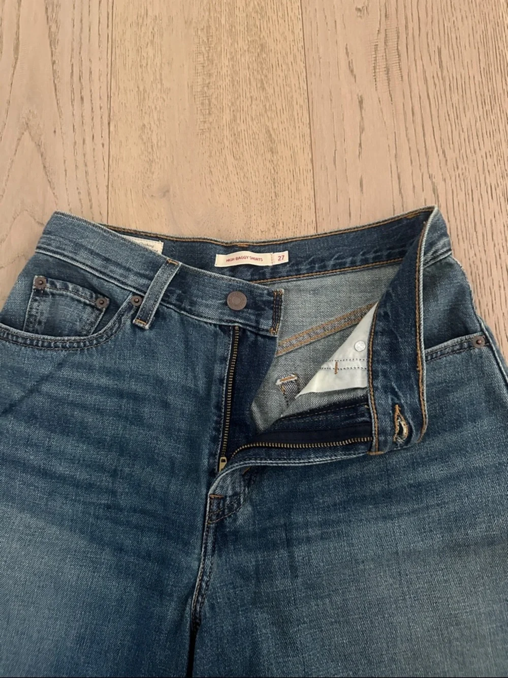 Levi's lightweight denim Baggy short mid Blue wash